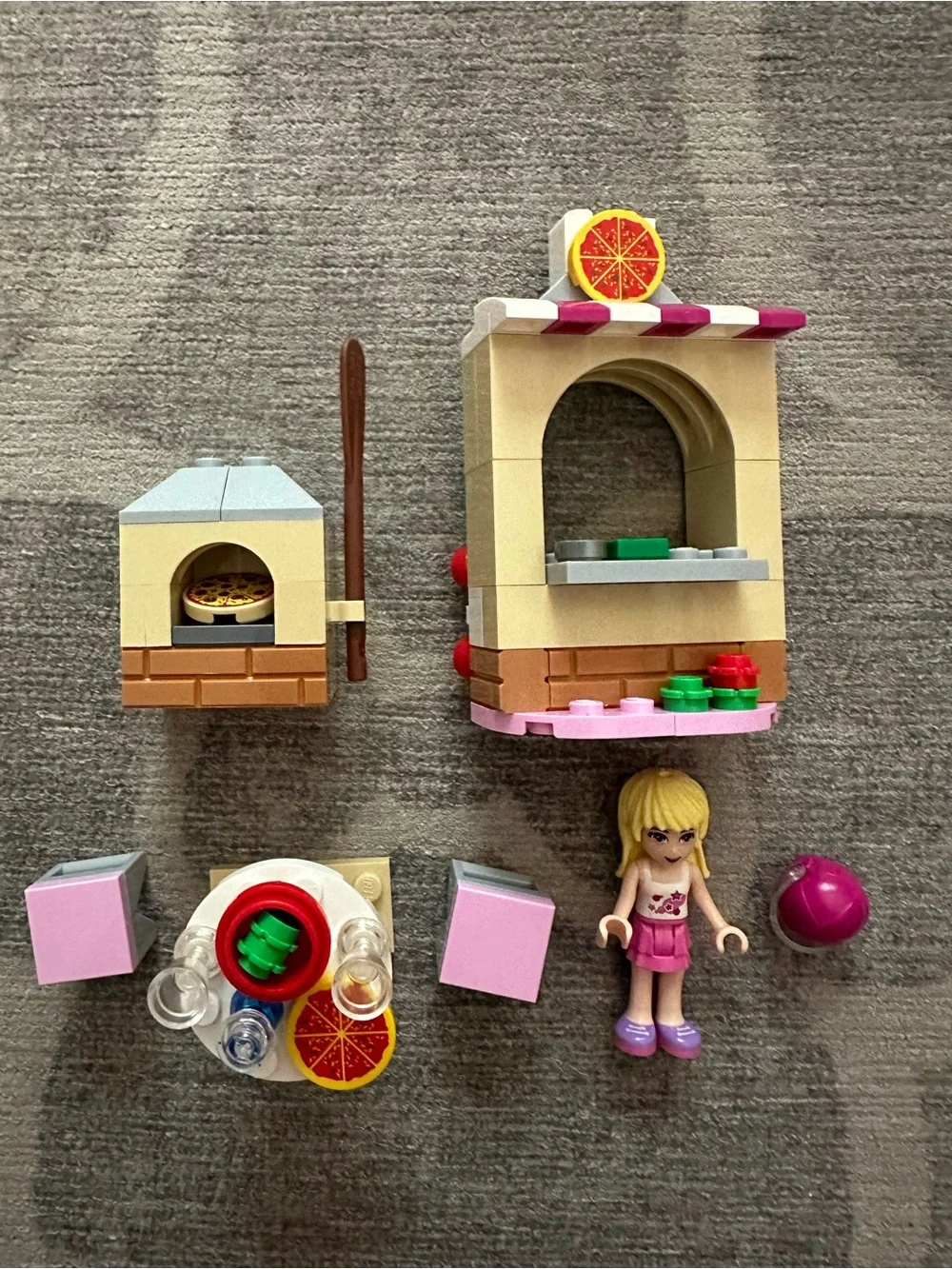 LEGO Friends Stephanie's Pizzeria 41092